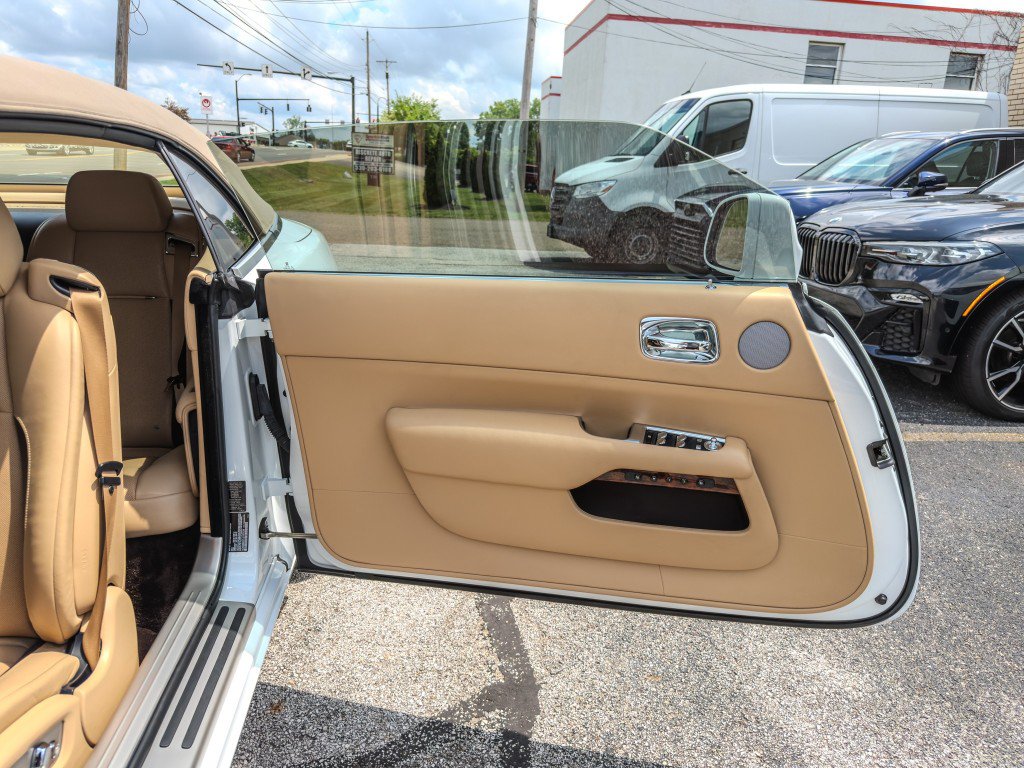 Used 2018 Rolls-Royce Dawn RWD image 22