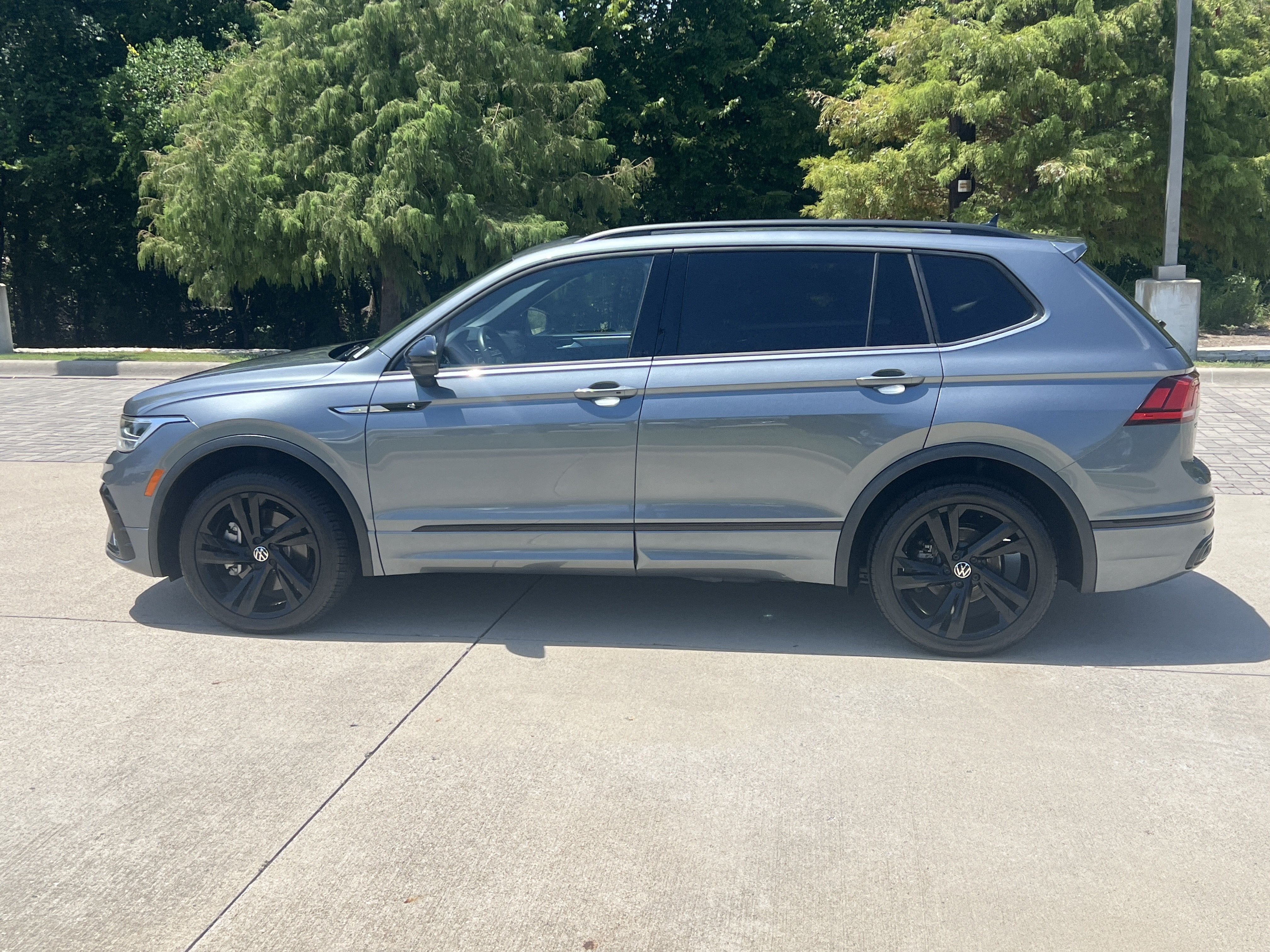 Certified 2024 Volkswagen Tiguan SE R-Line AWD/4WD image 6