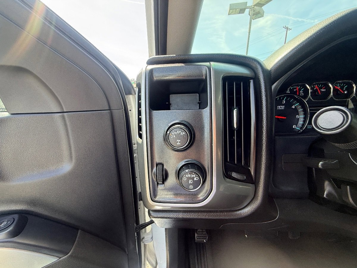 Used 2018 Chevrolet Silverado 1500 LT w/ LT Eassist Package image 21