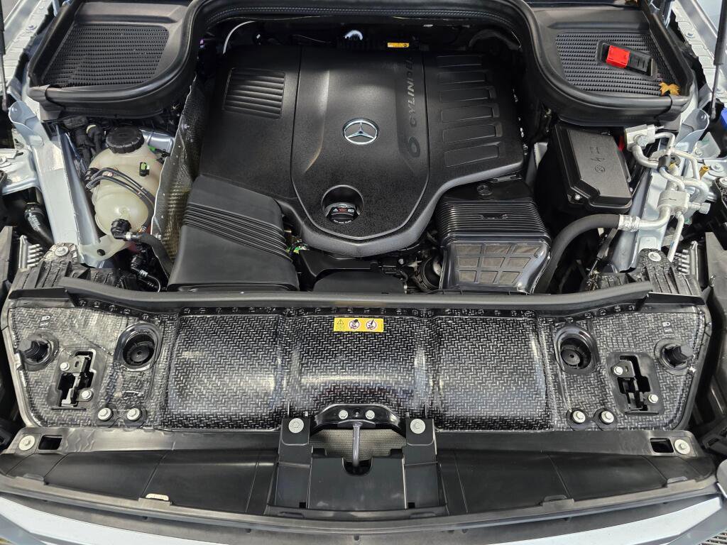 Used 2024 Mercedes-Benz GLS 450 4MATIC image 10
