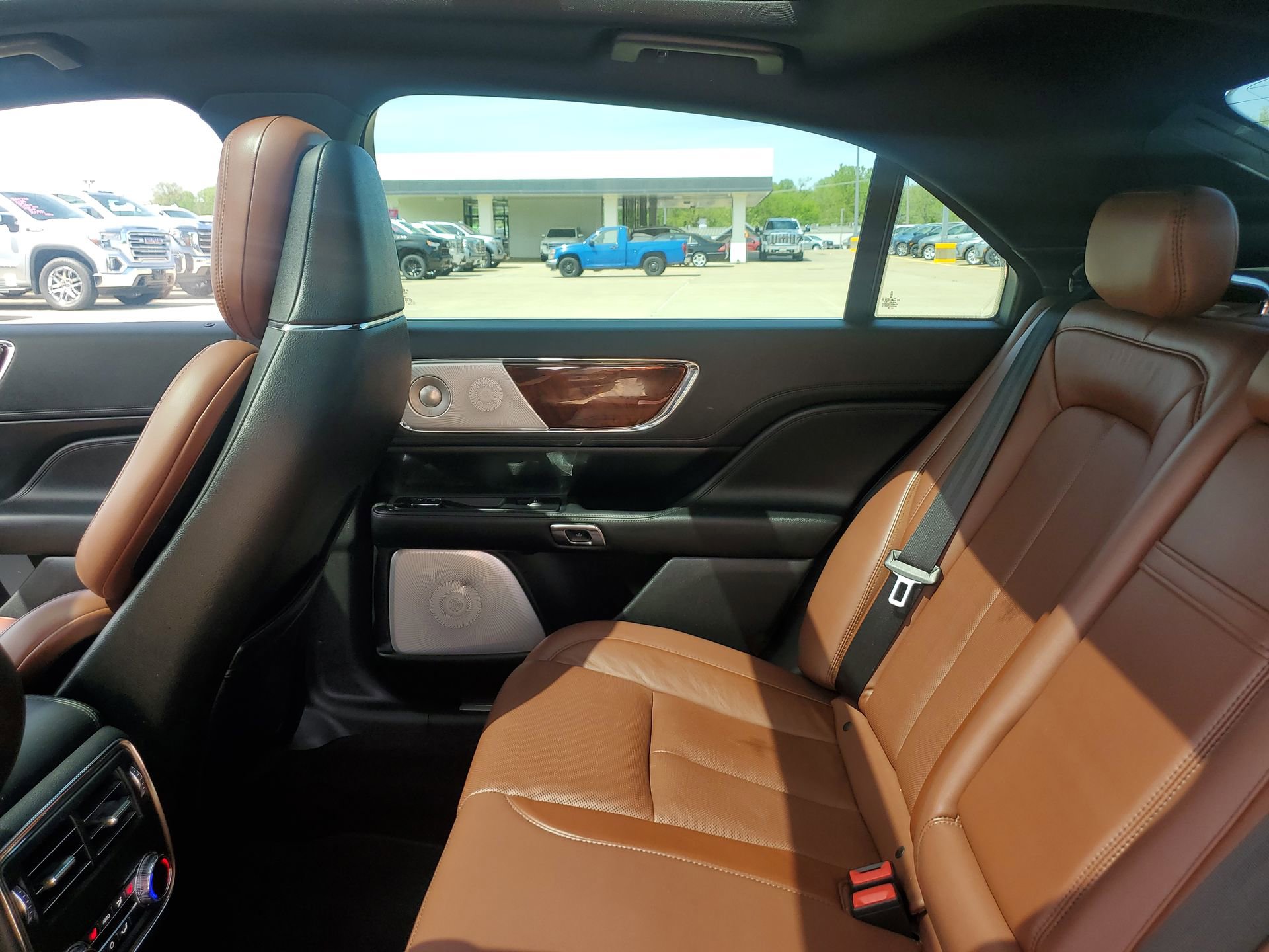 Used 2018 Lincoln Continental Reserve AWD/4WD image 32