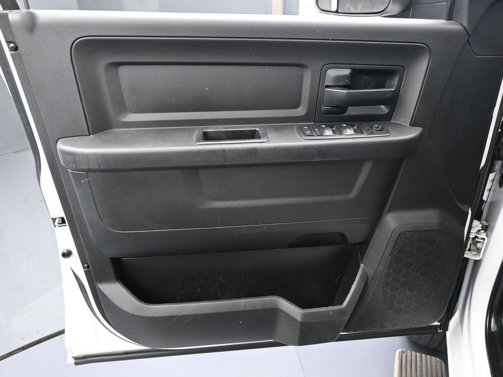 Used 2018 RAM 3500 Tradesman w/ Chrome Appearance Group image 12