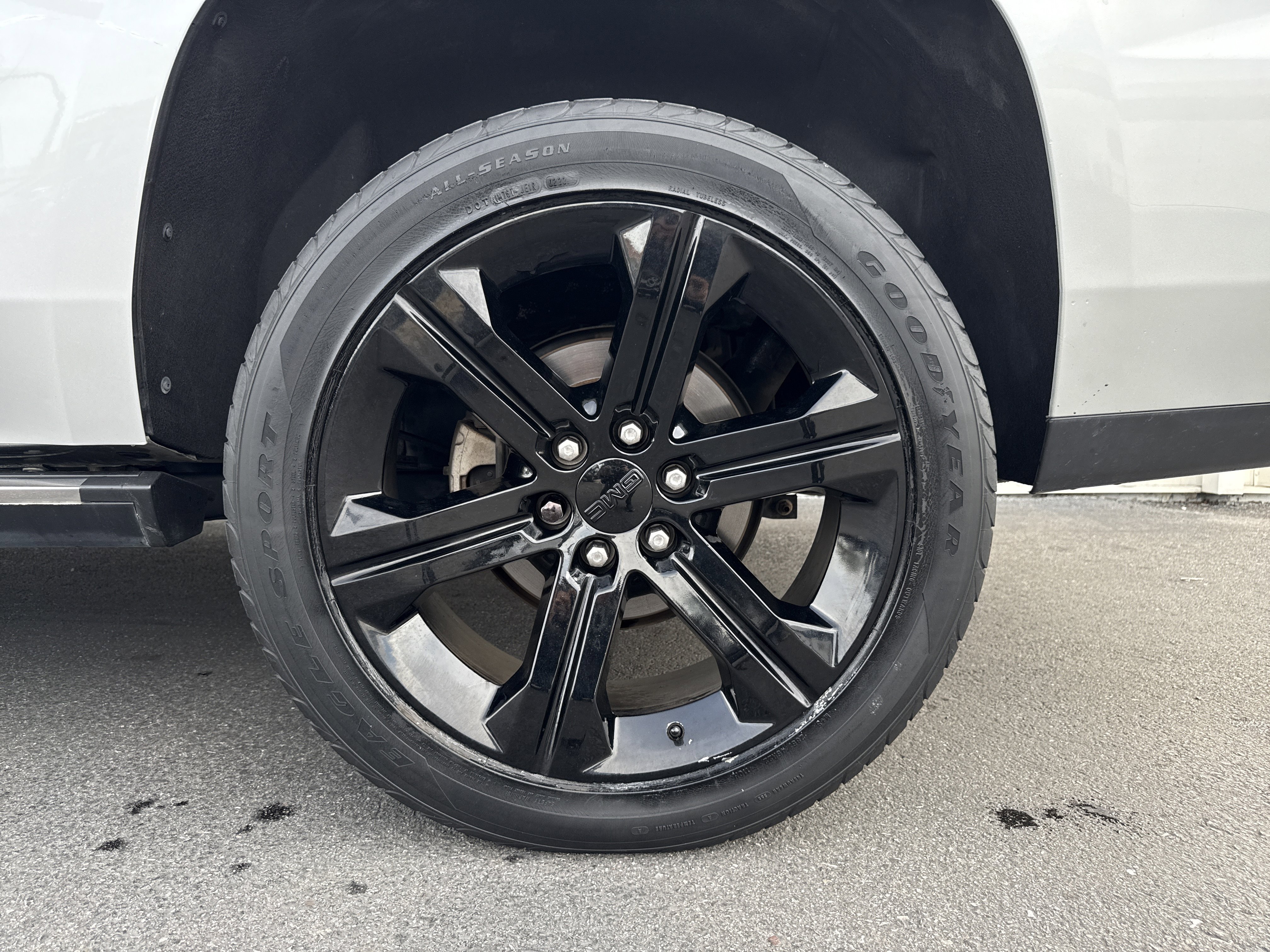 Used 2018 GMC Yukon Denali w/ Open Road Package image 3