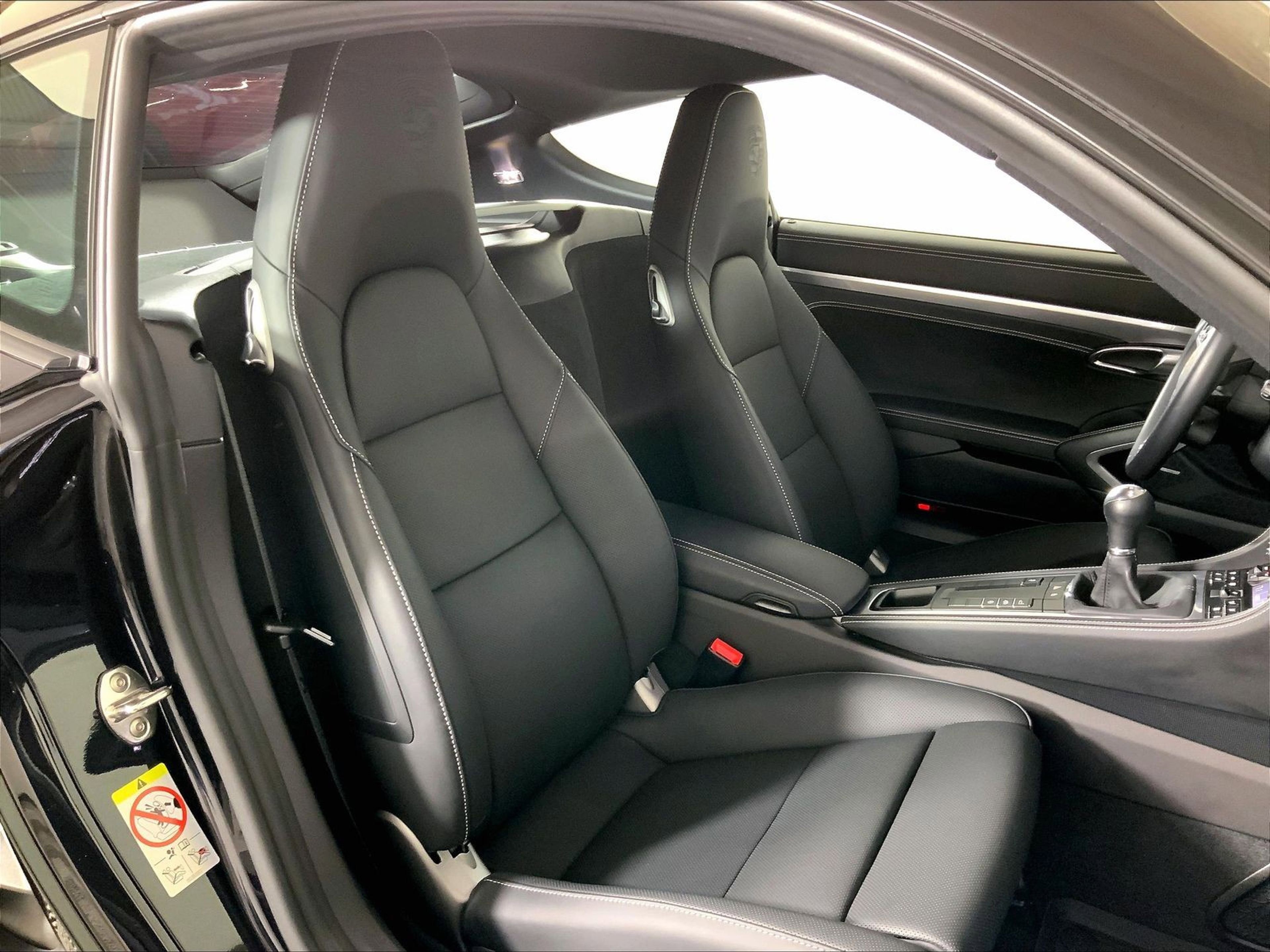 Certified 2025 Porsche 718 Cayman RWD image 18