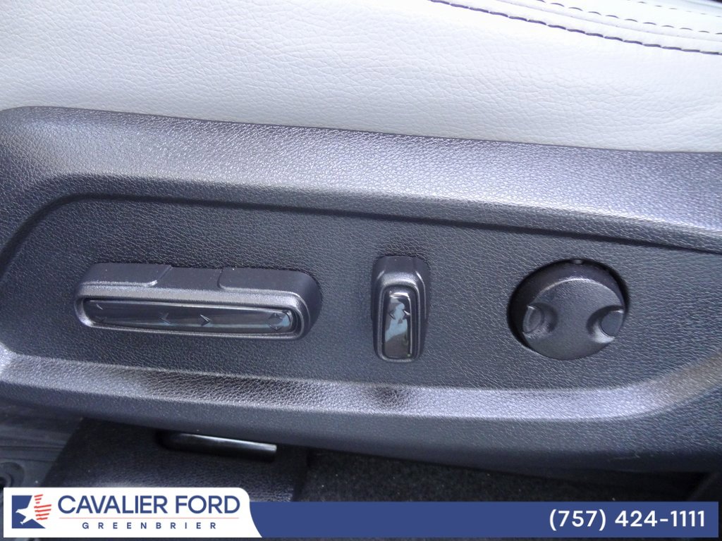 Used 2025 Honda Pilot Touring image 11