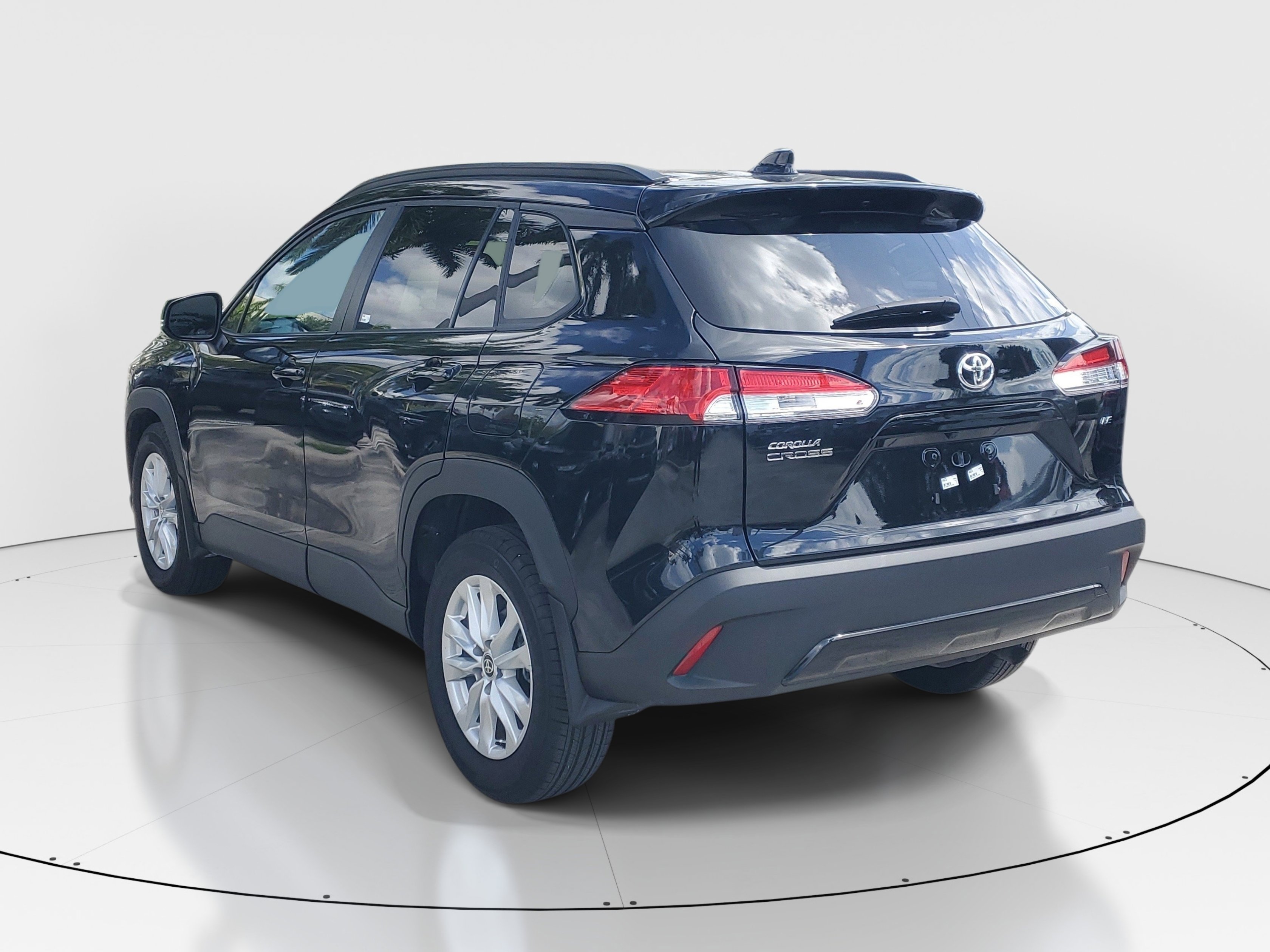 Certified 2024 Toyota Corolla Cross LE FWD image 5