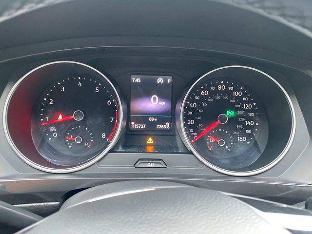 Used 2018 Volkswagen Tiguan SE w/ Panoramic Sunroof Package image 16