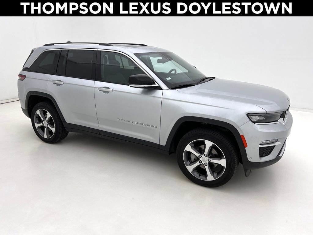 Used 2023 Jeep Grand Cherokee Limited w/ Luxury Tech Group II image 1