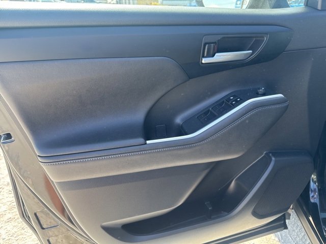 Used 2024 Toyota Highlander XLE image 26