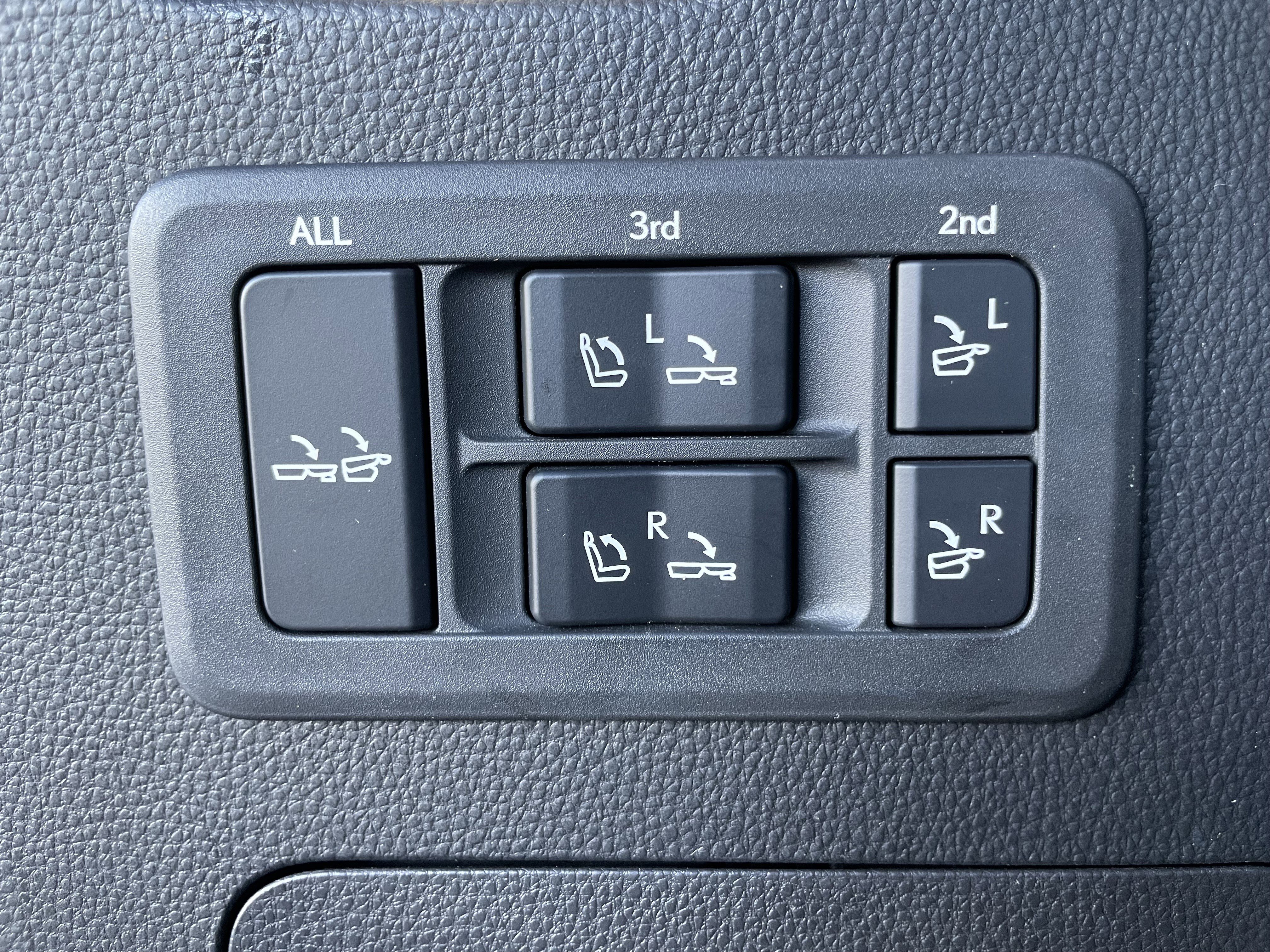 Used 2024 Lexus LX 600 4WD w/ Luxury Package image 40