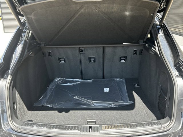 Certified 2025 Porsche Macan image 16