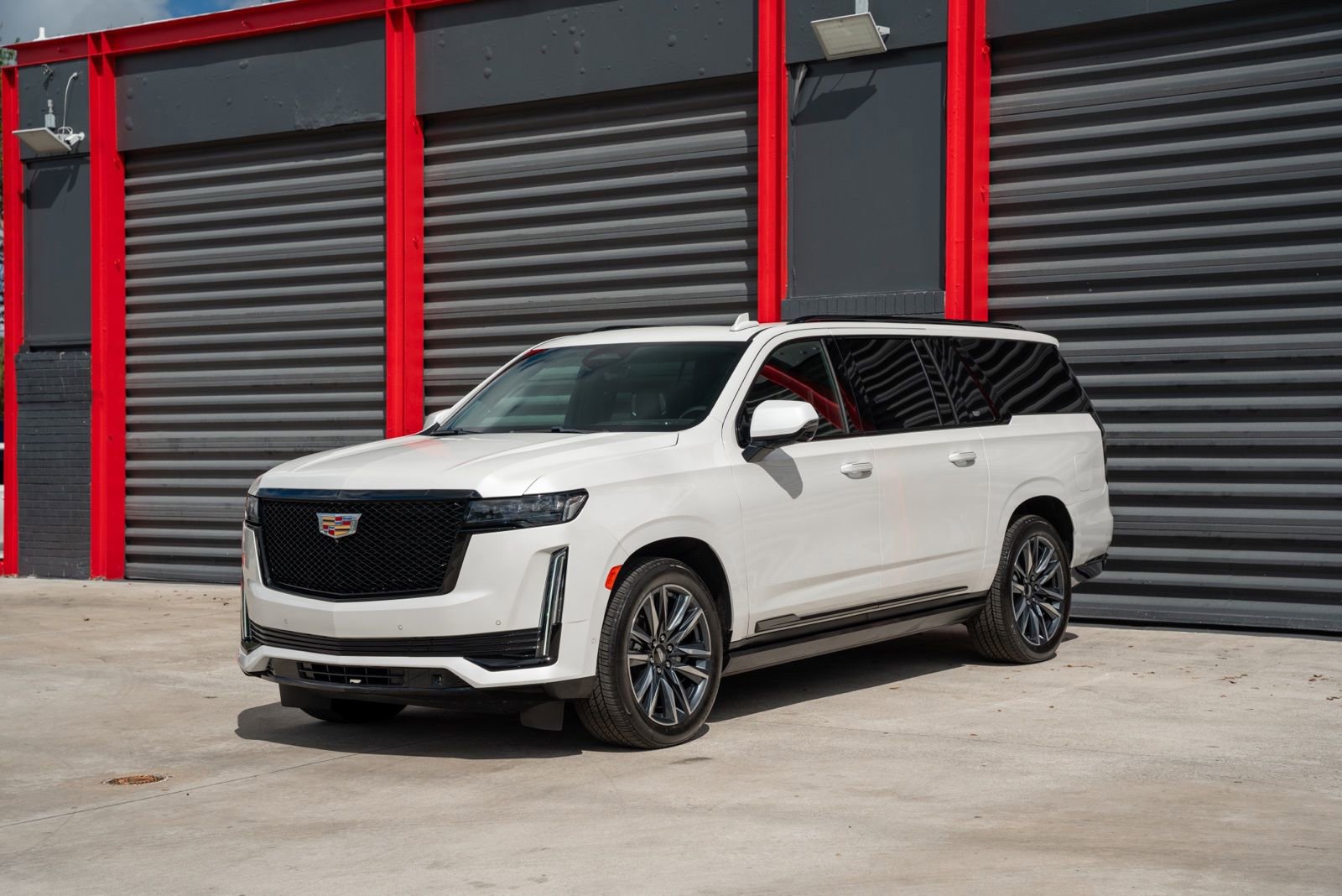 Used 2022 Cadillac Escalade ESV Sport Platinum image 1