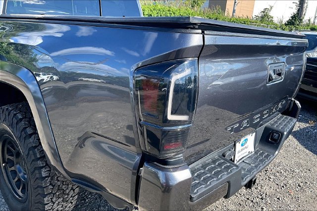 Used 2020 Toyota Tacoma TRD Sport AWD/4WD image 28