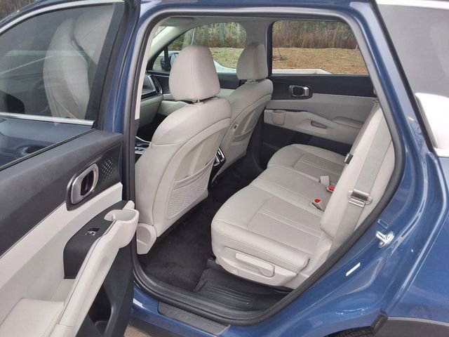 Used 2025 Kia Sorento S FWD image 7