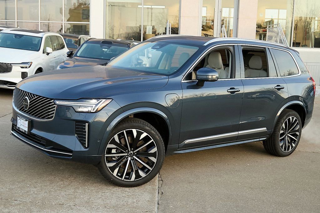 New 2026 Volvo XC90 T8 Ultra image 3