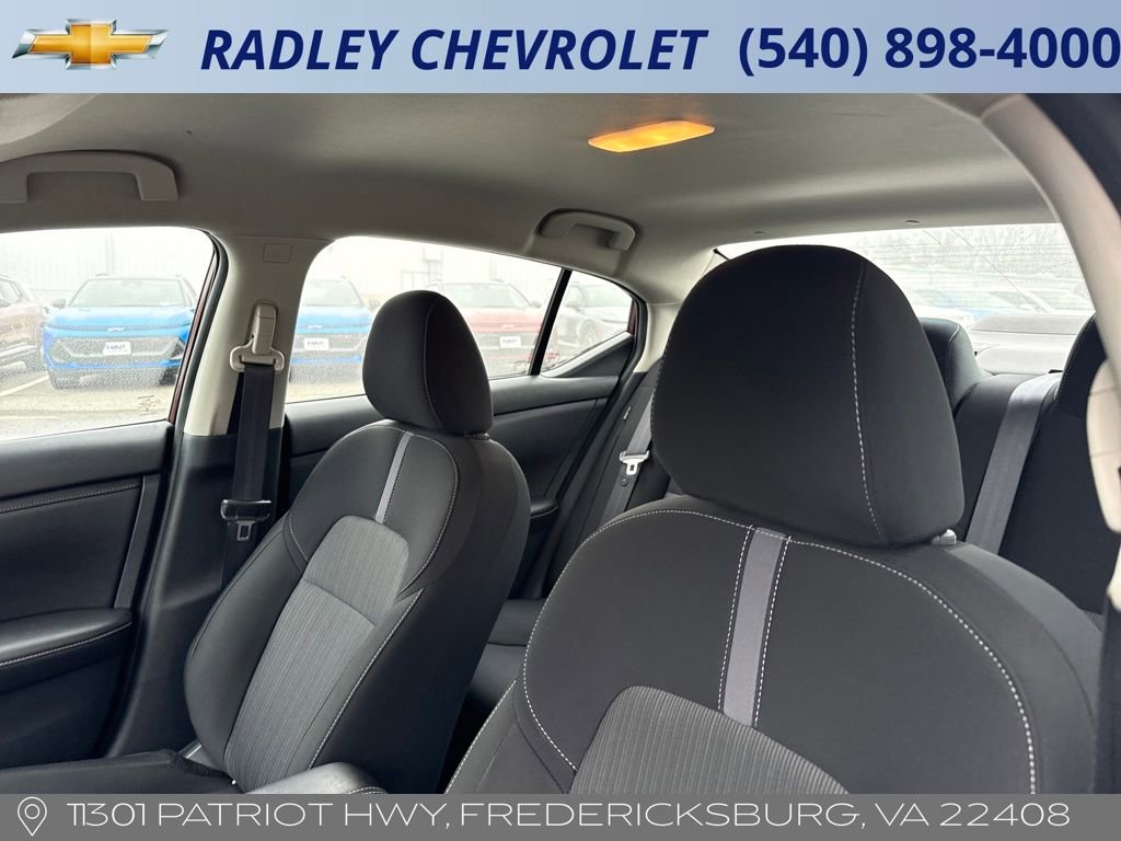 Used 2025 Nissan Sentra SV image 2