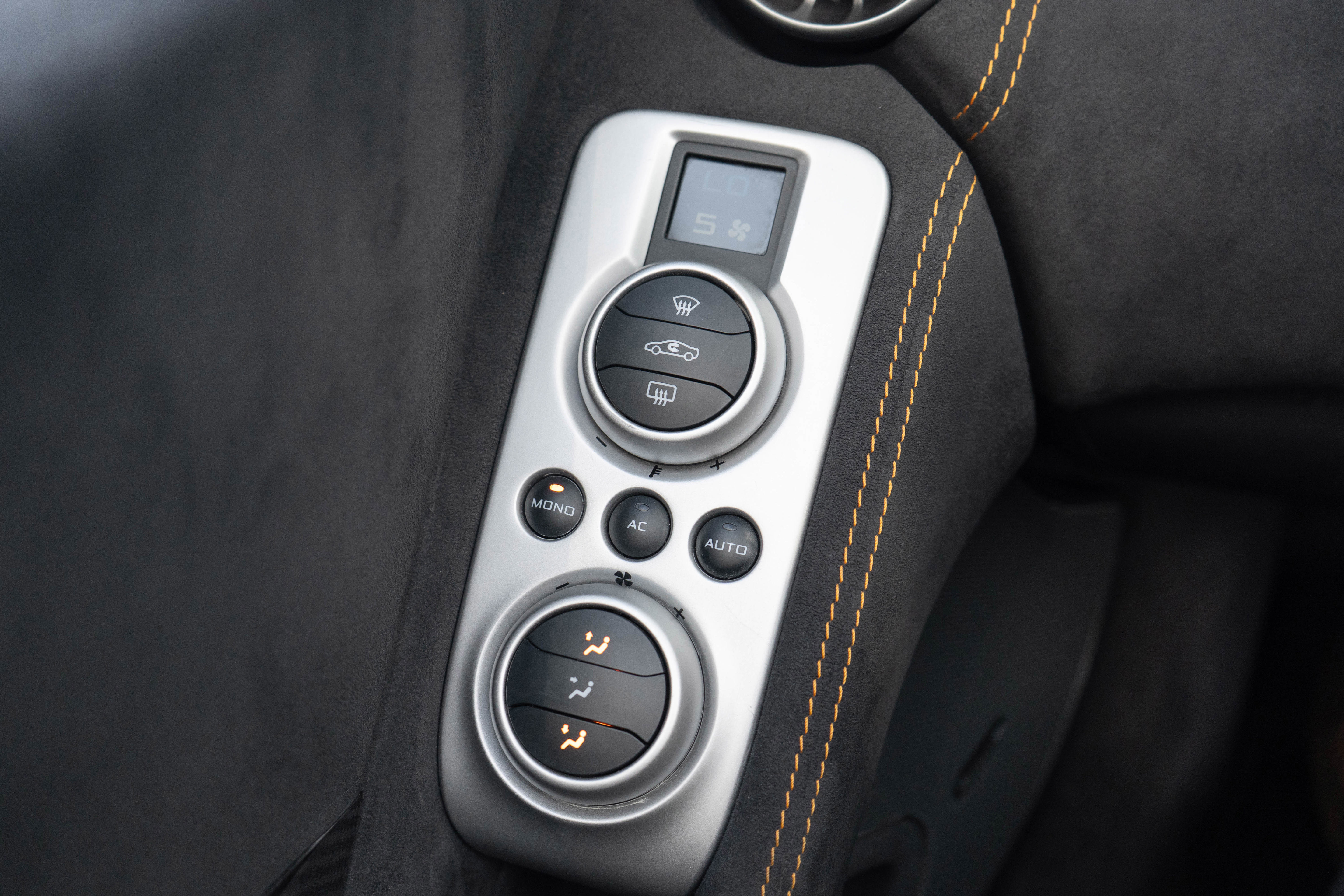 Used 2015 McLaren 650S Spider image 15