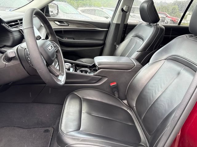 Used 2023 Jeep Grand Cherokee L Limited AWD/4WD image 9