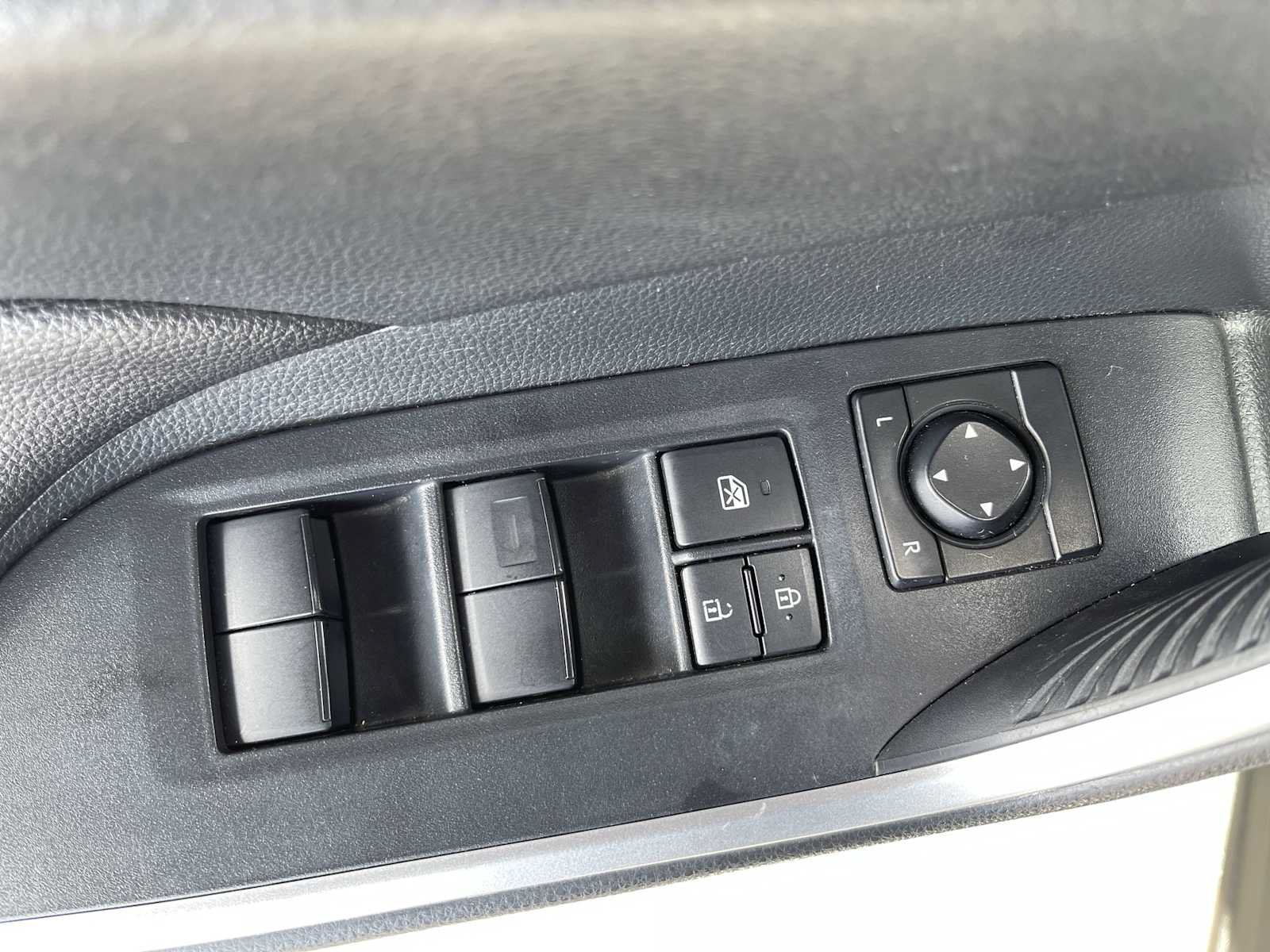 Used 2022 Toyota RAV4 LE FWD image 15
