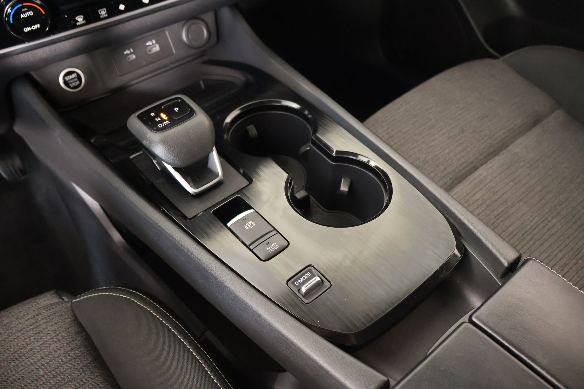 Used 2023 Nissan Rogue SV FWD image 9