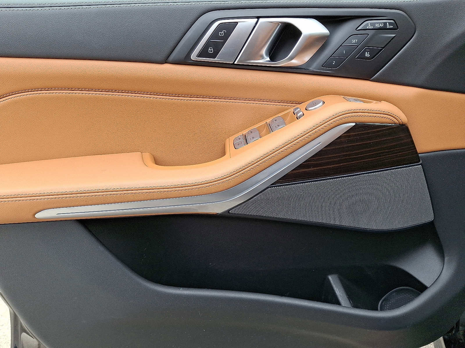 Used 2024 BMW X7 xDrive40i w/ M Sport Package image 14