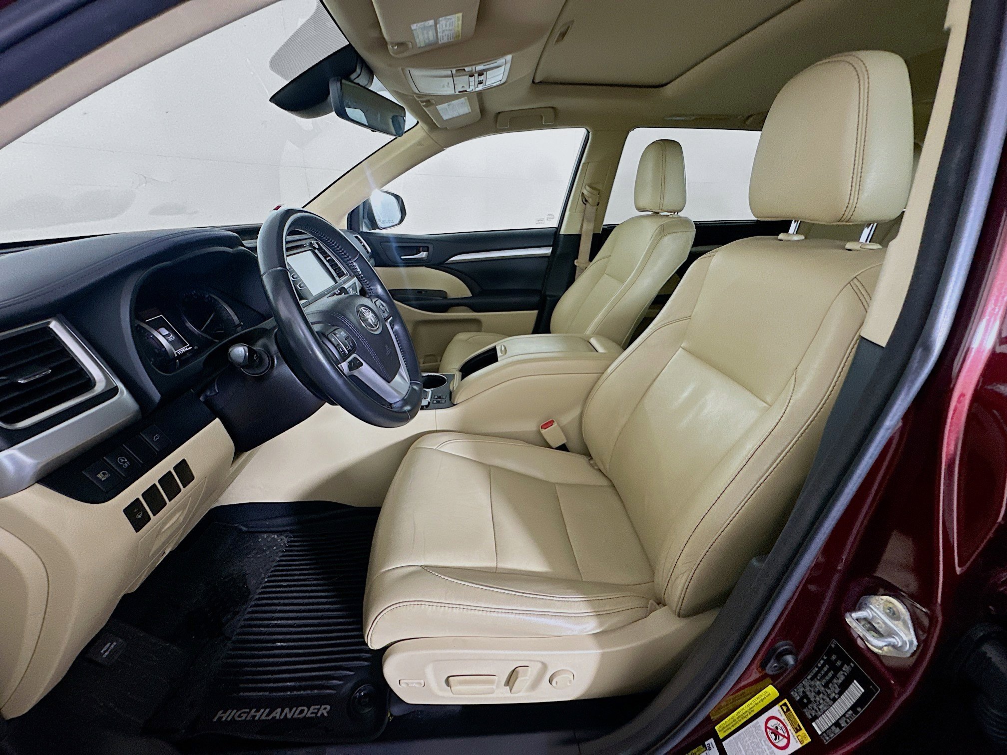 Used 2017 Toyota Highlander XLE FWD image 13