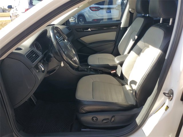 Used 2015 Volkswagen Passat 1.8T Sport image 16