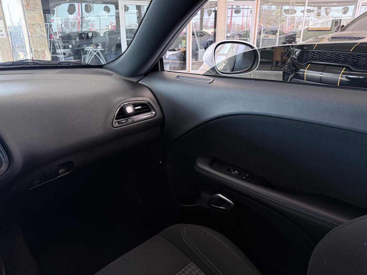 Used 2023 Dodge Challenger SXT w/ Blacktop Package image 43