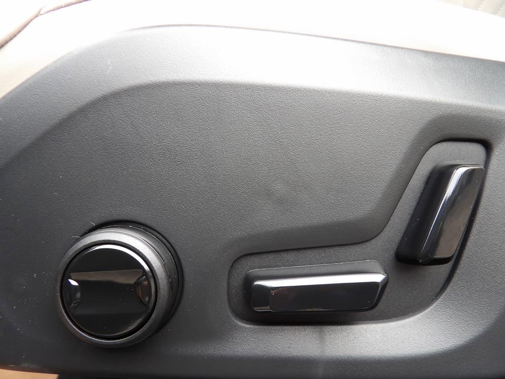 New 2026 Volvo XC60 T8 Core w/ Climate Package image 13