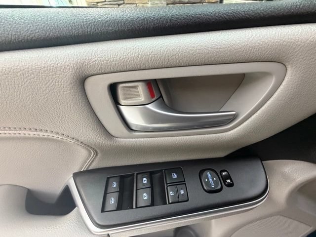 Used 2016 Toyota Camry XLE w/ Moonroof Package FWD image 29