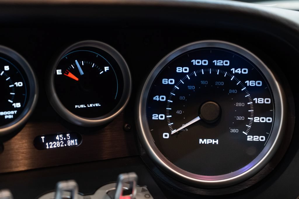 Used 2005 Ford GT RWD image 39