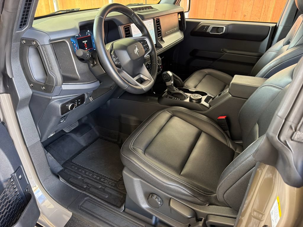 Used 2025 Ford Bronco Badlands w/ Sasquatch Package AWD/4WD image 2
