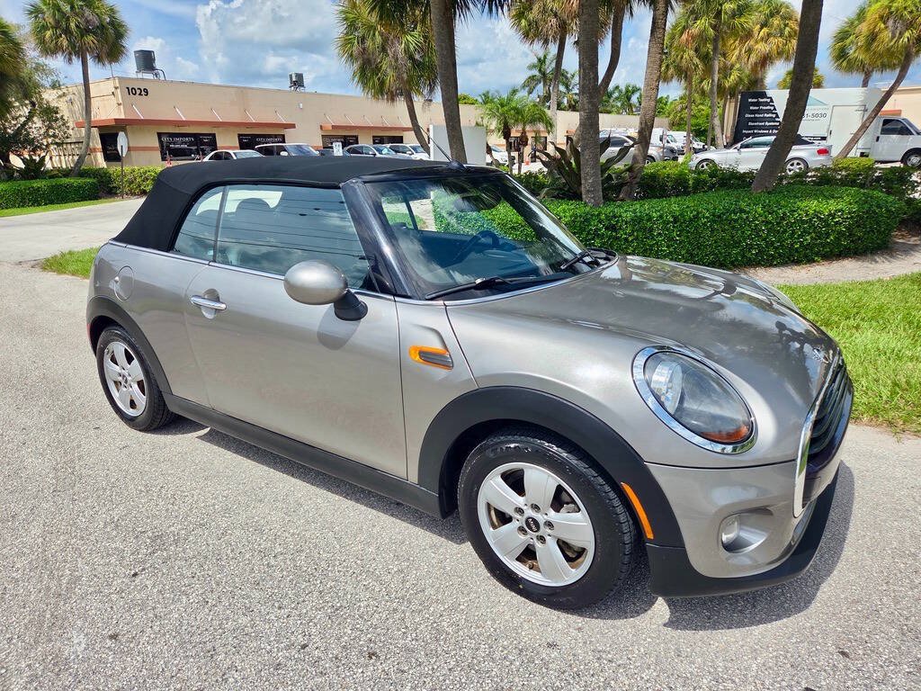 Used 2019 MINI Cooper Convertible w/ Signature Upholstery Package FWD image 4
