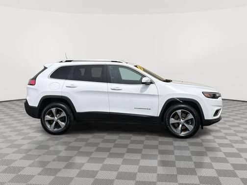 Used 2019 Jeep Cherokee Limited AWD/4WD image 2