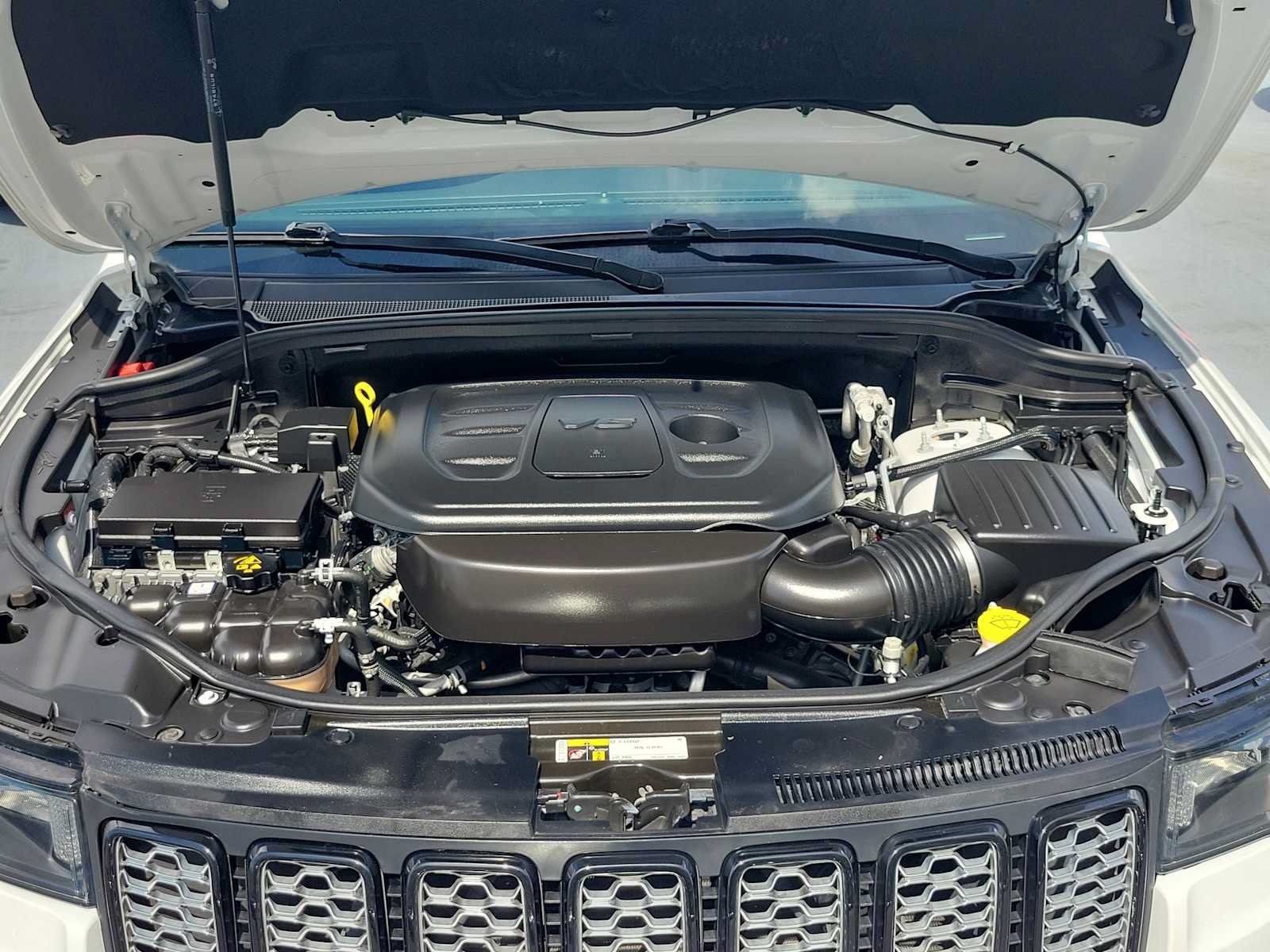Used 2020 Jeep Grand Cherokee Altitude RWD image 13