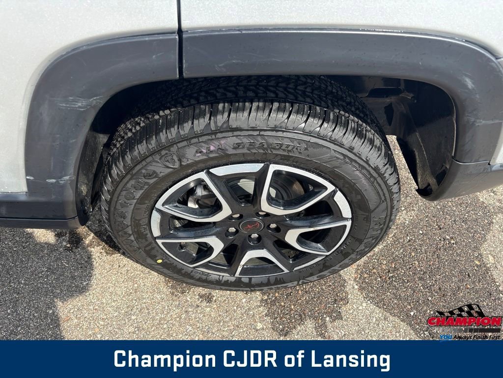 Used 2025 Jeep Compass Trailhawk AWD/4WD image 5