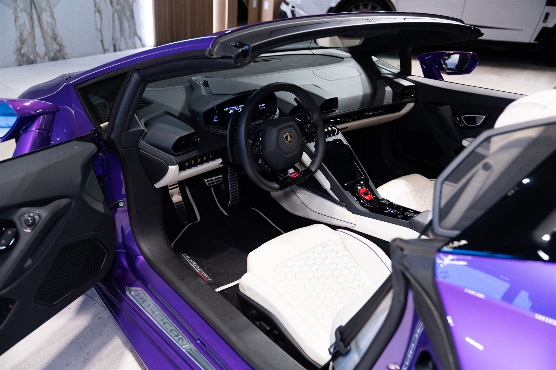 Used 2023 Lamborghini Huracan EVO RWD image 8