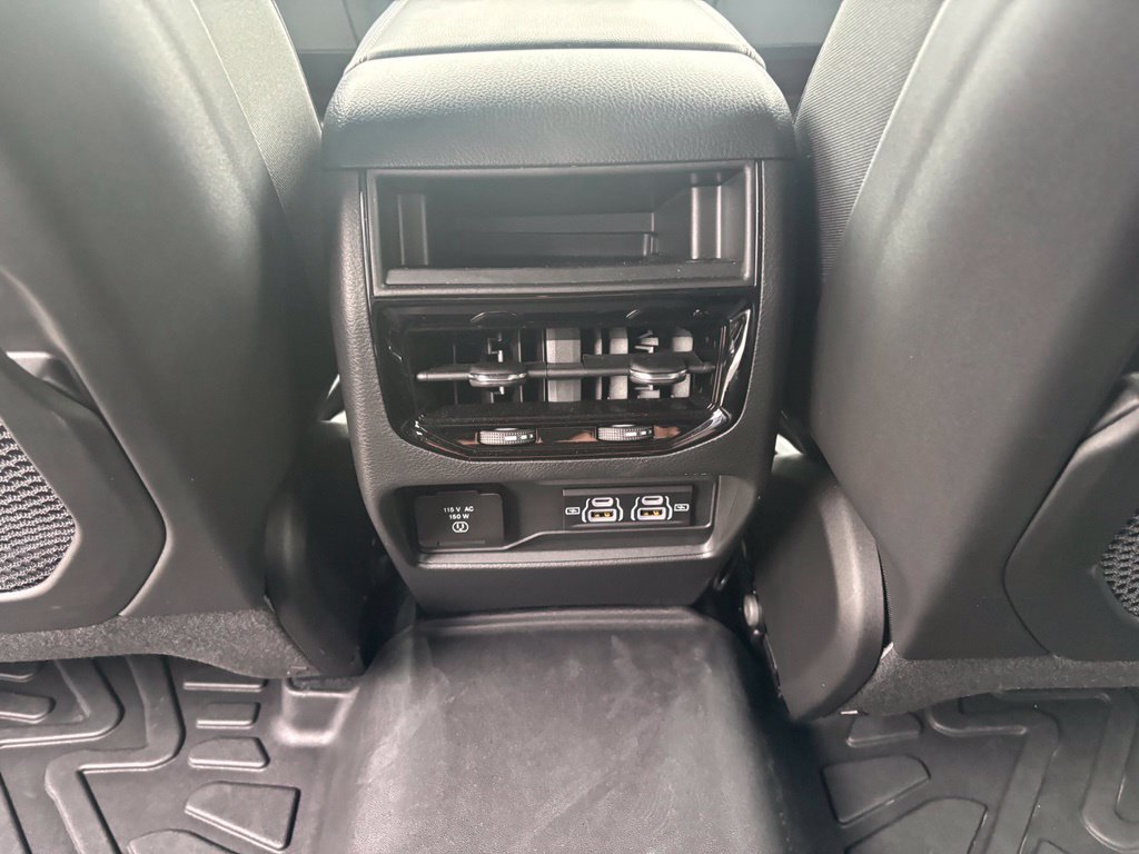 Used 2025 Jeep Grand Cherokee Altitude AWD/4WD image 25