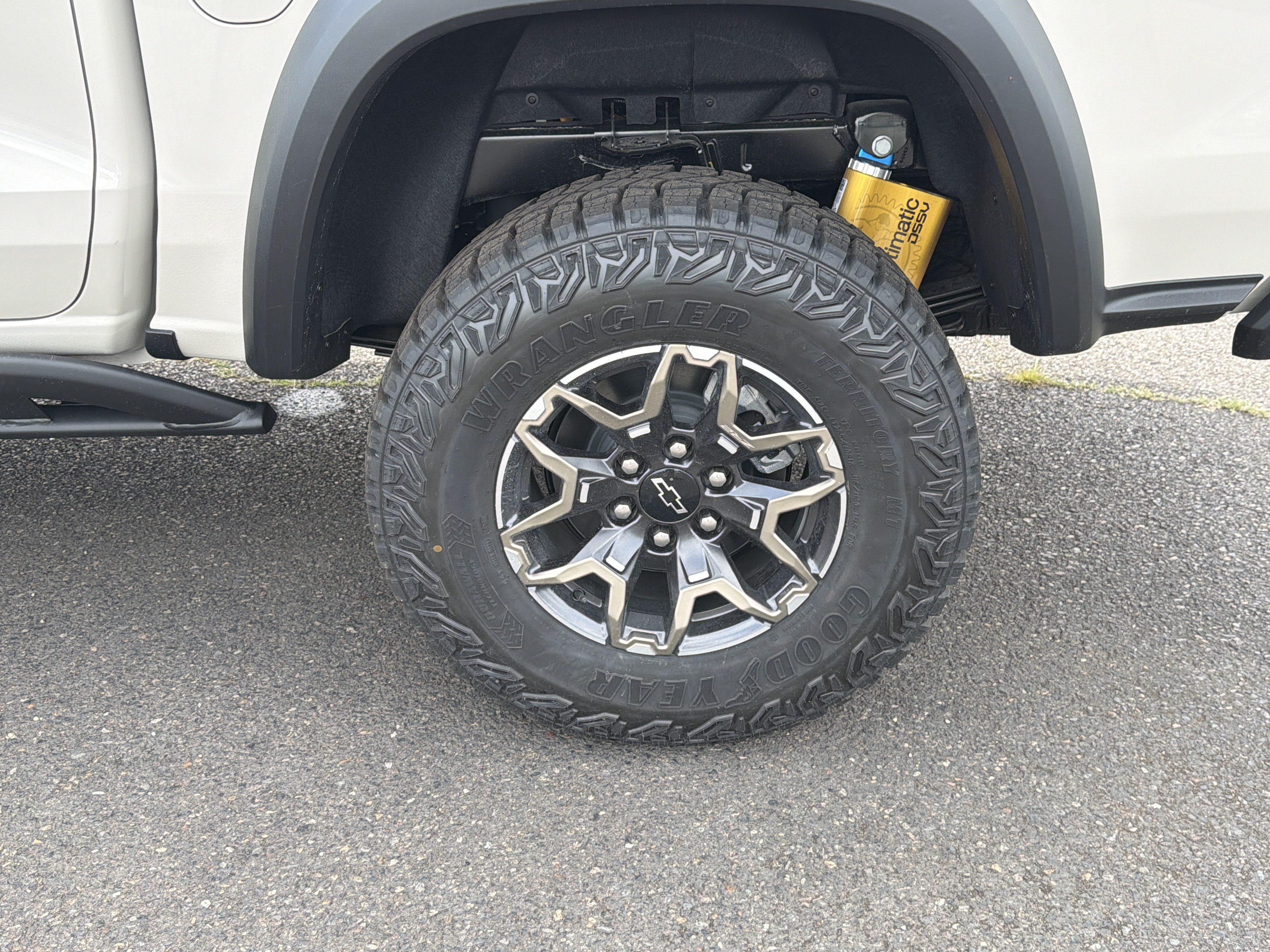 New 2026 Chevrolet Colorado ZR2 w/ Off-Road Front Bumper Package AWD/4WD image 16