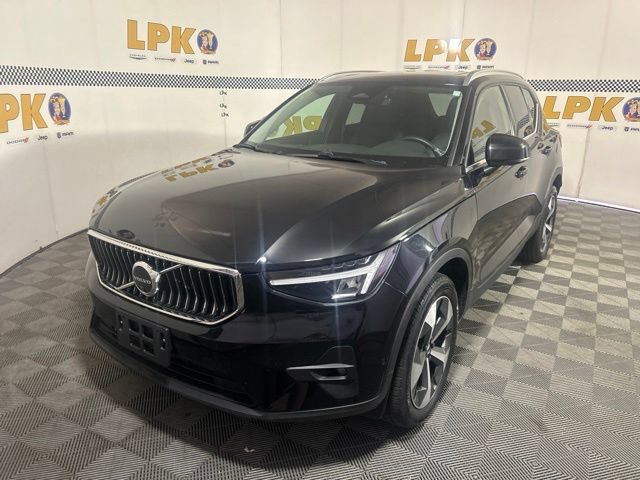 Used 2025 Volvo XC40 B5 Plus AWD/4WD image 9