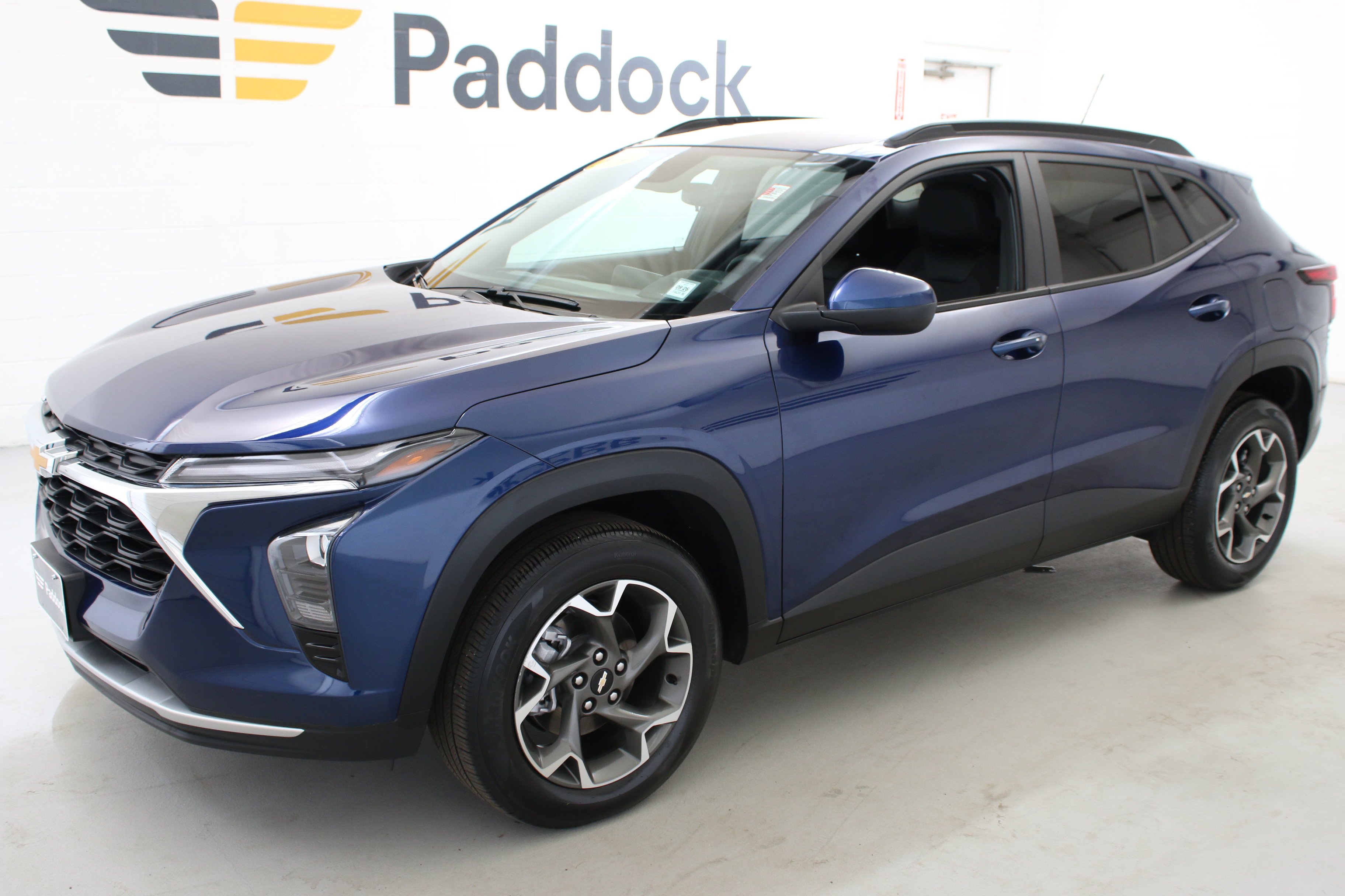 Used 2024 Chevrolet Trax LT w/ Driver Confidence Package FWD image 3