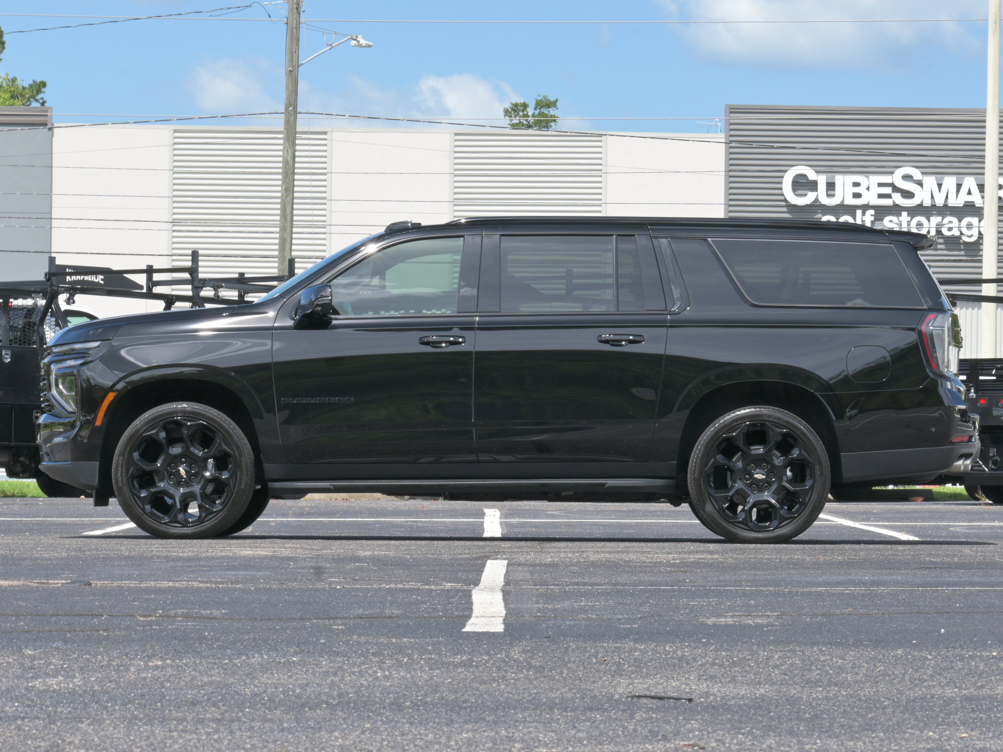 Used 2025 Chevrolet Suburban RST AWD/4WD image 7