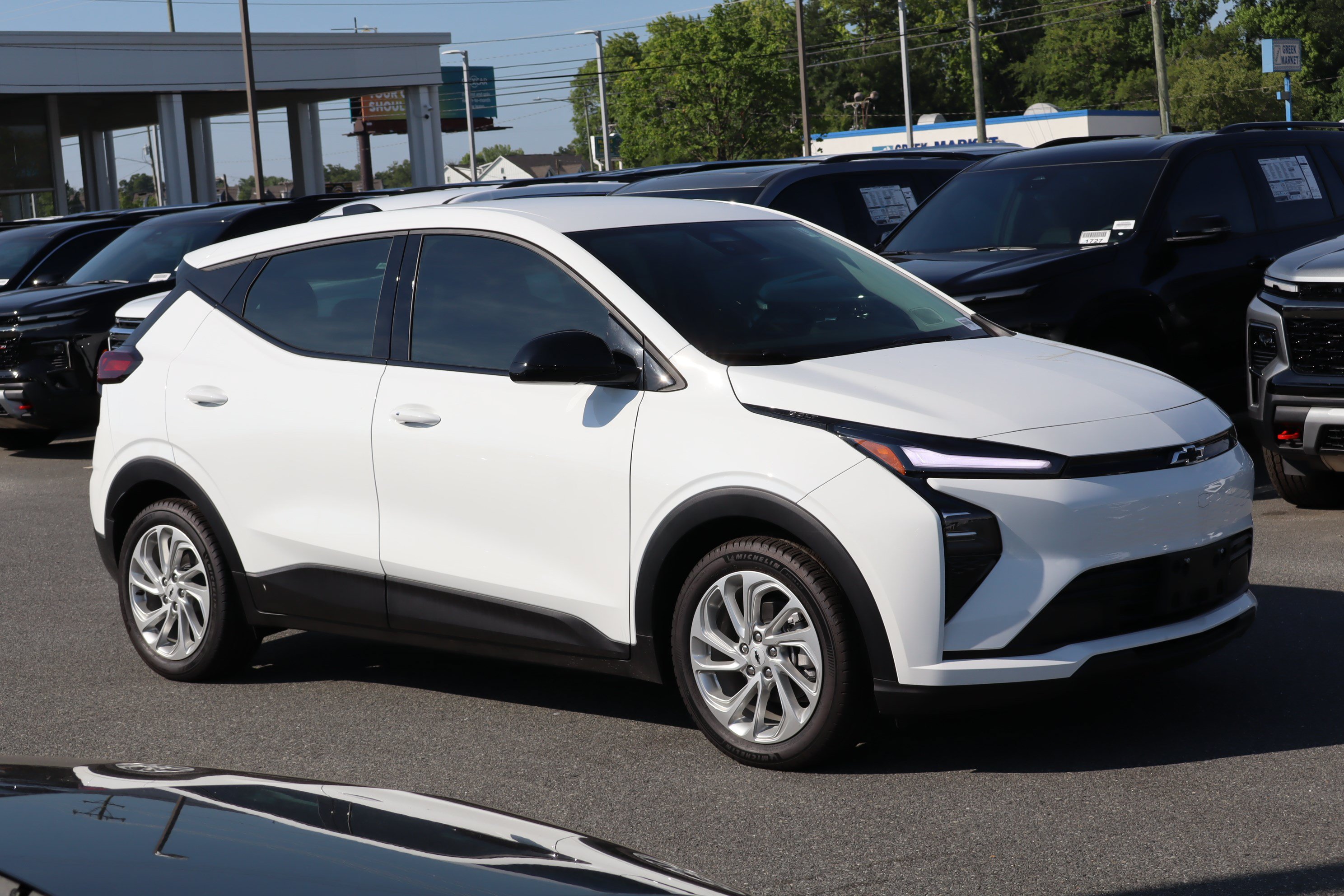 New 2027 Chevrolet Bolt LT w/ Comfort Package FWD image 2