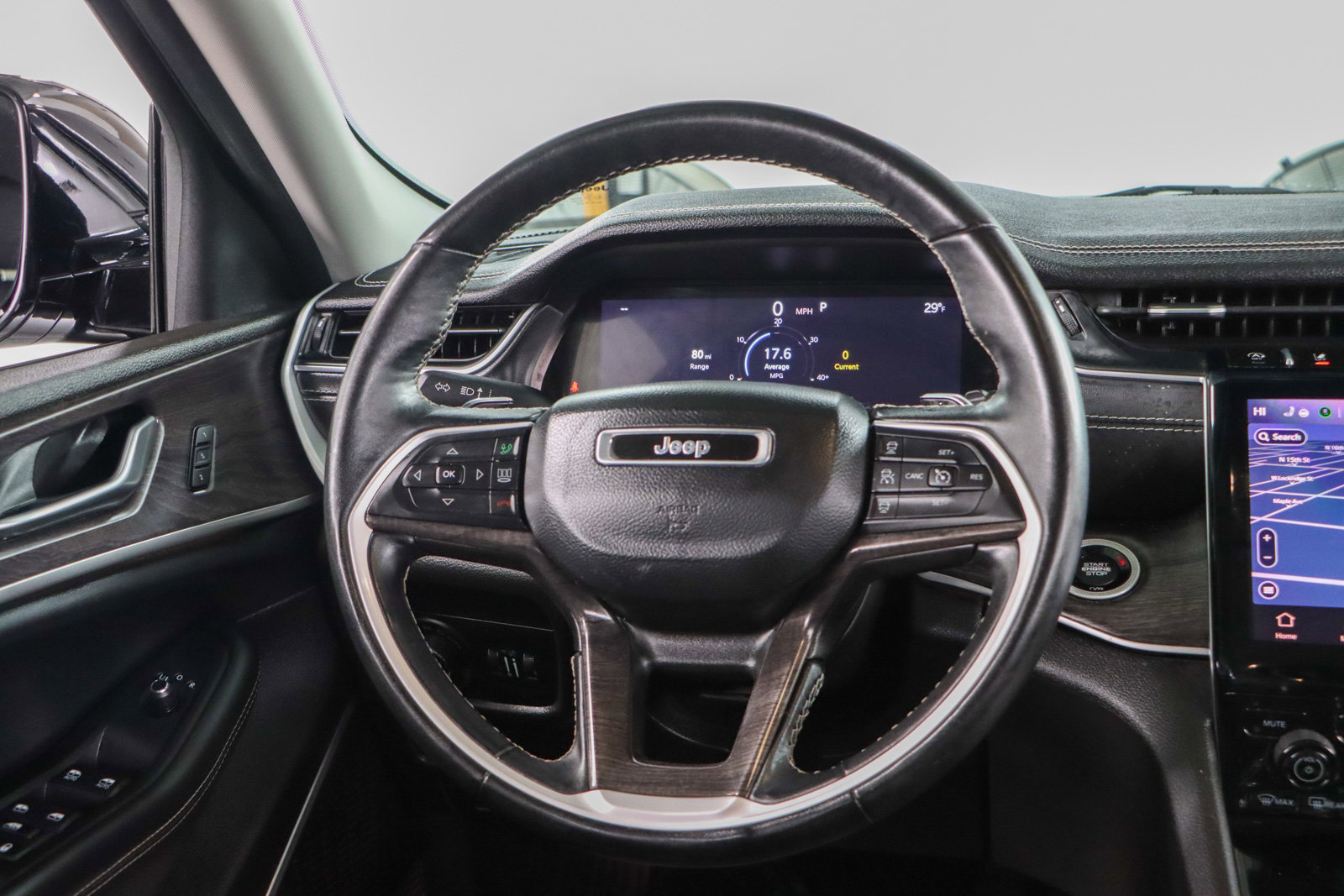 Used 2022 Jeep Grand Cherokee L Limited w/ Black Appearance Package image 12