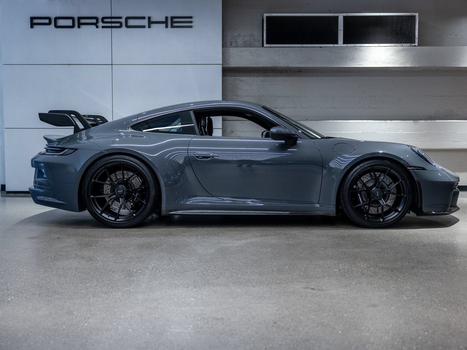 Certified 2022 Porsche 911 GT3 RWD image 9