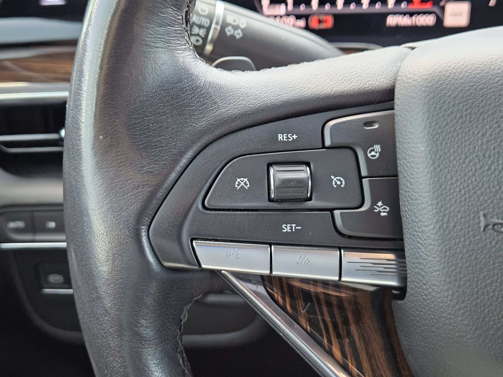 Used 2023 Cadillac Escalade Premium Luxury AWD/4WD image 26