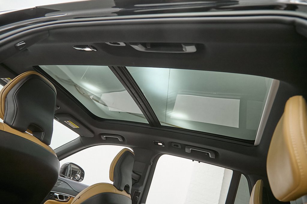 Certified 2023 Volvo XC90 B6 Ultimate w/ Protection Package Premier image 25