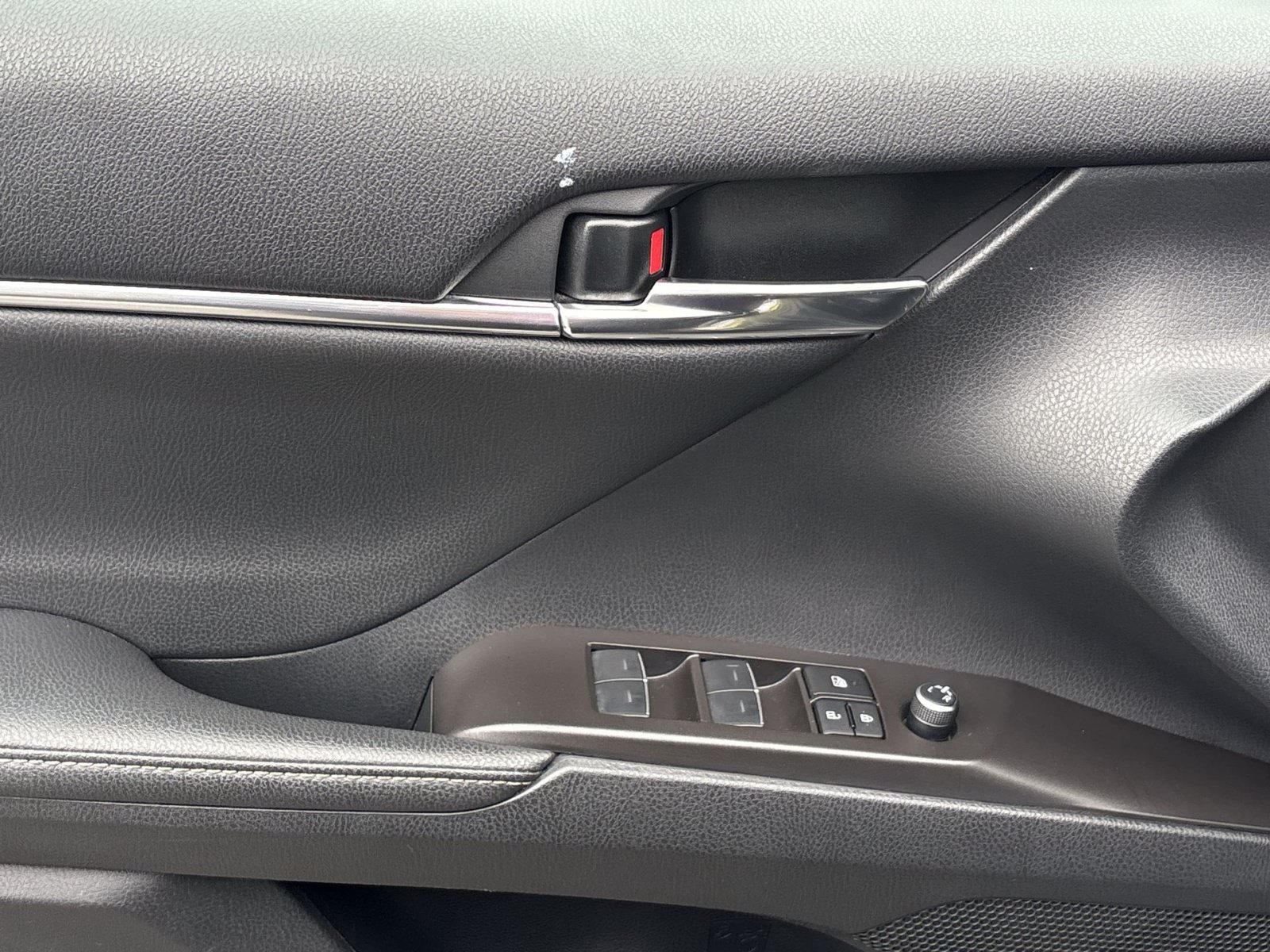 Used 2024 Toyota Camry XSE FWD image 15