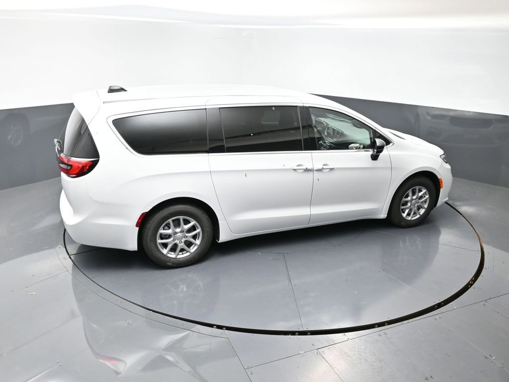 New 2026 Chrysler Pacifica Select image 37
