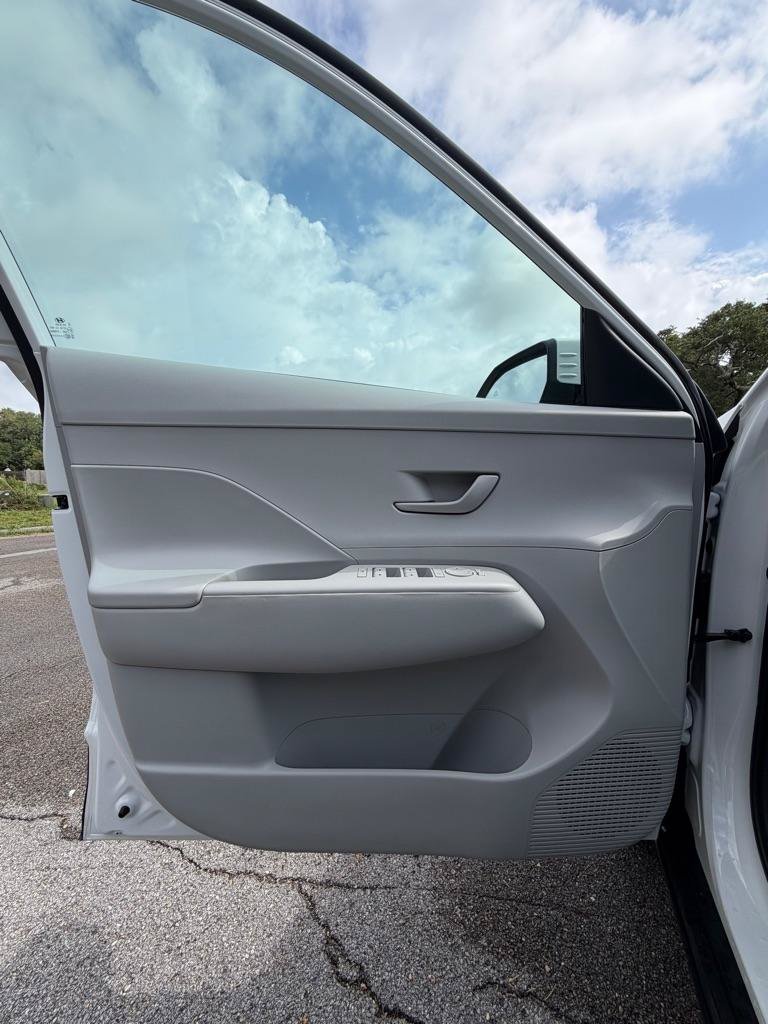 Used 2026 Hyundai Kona SE FWD image 9